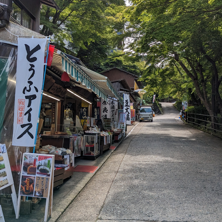 桜井市の観光名所、談山神社の参道