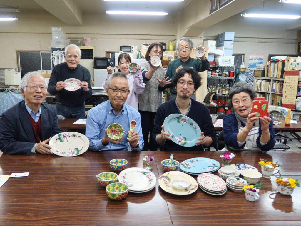 ベトナム語学者で大阪大学名誉教授の冨田健次氏が代表を務める団体ベトナミスト・クラブでは、ベトナム語講座やベトナム料理教室など様々な活動を行っている。