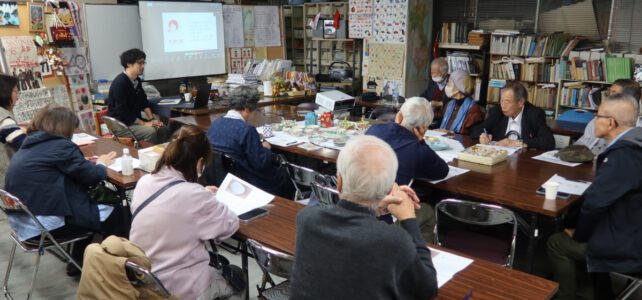 ベトナム語学者で大阪大学名誉教授の冨田健次氏が代表を務める団体ベトナミスト・クラブでは、ベトナム語講座やベトナム料理教室など様々な活動を行っている。