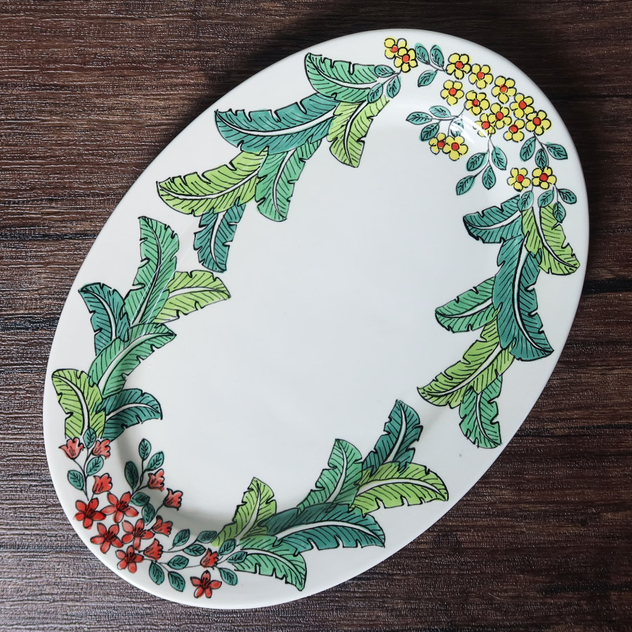 おしゃれでかわいいベトナム製陶器ソンチャン焼きのオーバル型リムプレート