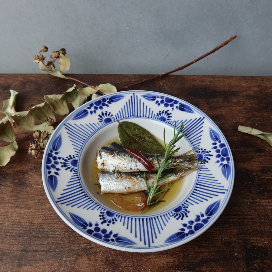 ベトナムのバッチャン村で手作りされたソンチャン焼きのリムプレート