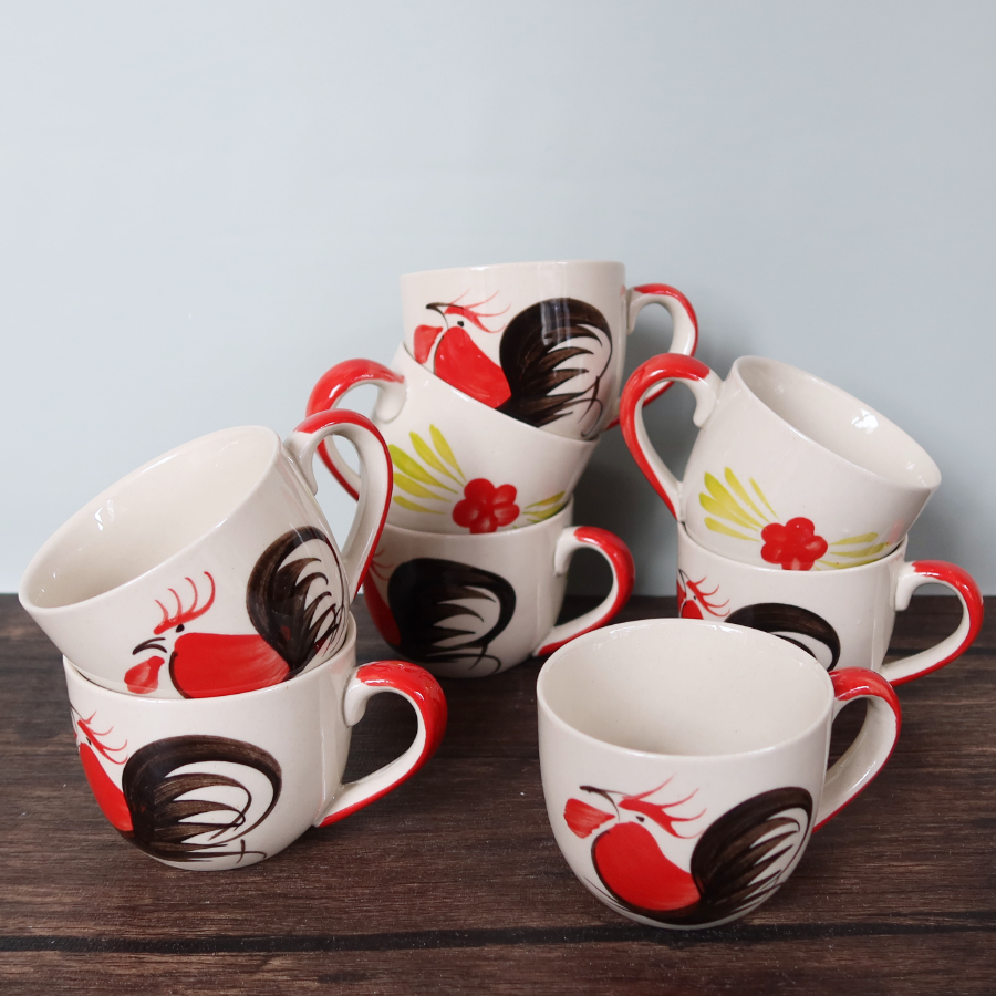 タイのお土産としても人気のニワトリ柄のマグカップ