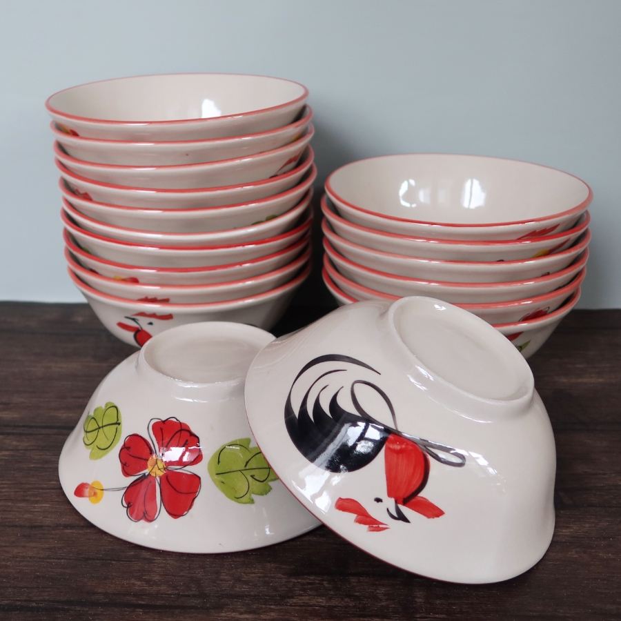 サラヤシキではタイ北部ランパーンから輸入した伝統工芸品『ニワトリ柄の食器』を通販で販売を開始しました。
