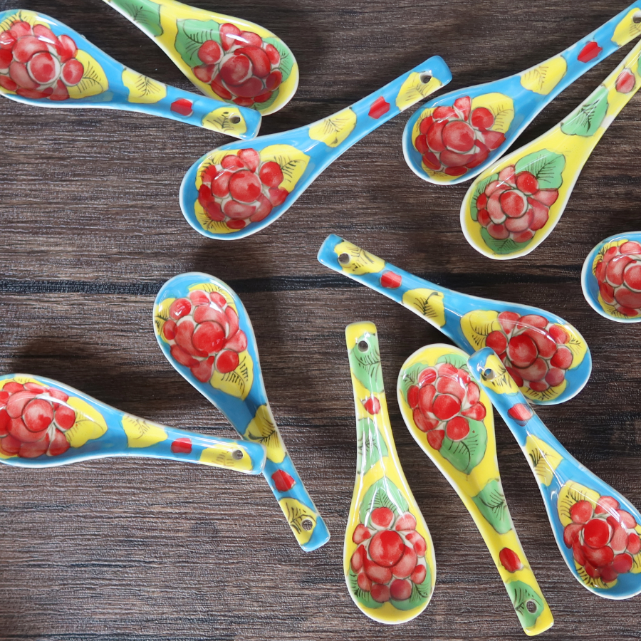 ベトナムの陶器バッチャン焼きのレンゲ