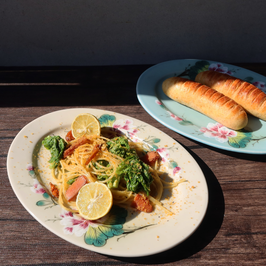 ベトナムの焼き物バッチャン焼きのオーバルプレートはパスタ皿としてもおすすめです。