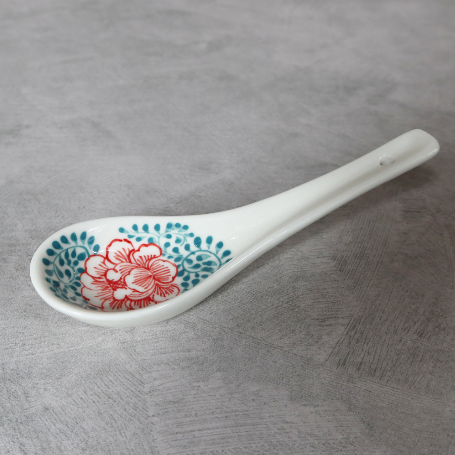 伝統的なベトナムの陶器『バッチャン焼き』のレンゲは、食品衛生法の検査をクリアした安全な正規輸入品です。