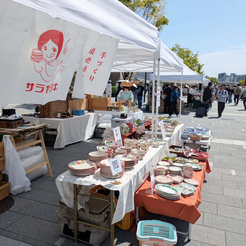 北浜蚤の市の出店風景